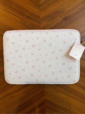 NWT LoveShackFancy x Target Yoobi Blooming Heirloom 15” Laptop Sleeve – Strawber
